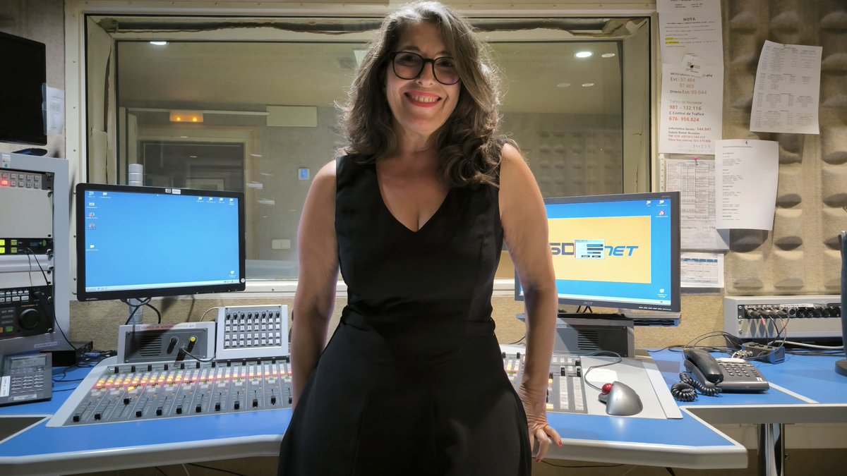DefendeAGalega's tweet photo. Para reforzar a misión de servizo público da @crtvg:

✅ Estatuto profesional
✅ Consello de informativos
✅ Nova Dirección Xeral elixida como marca a lei.

Mentres tanto, nin na tele, nin na radio, nin nas redes…
#QueNonCheContenContos
#VenresNegro312CRTVG https://t.co/rDGQfs7rUC