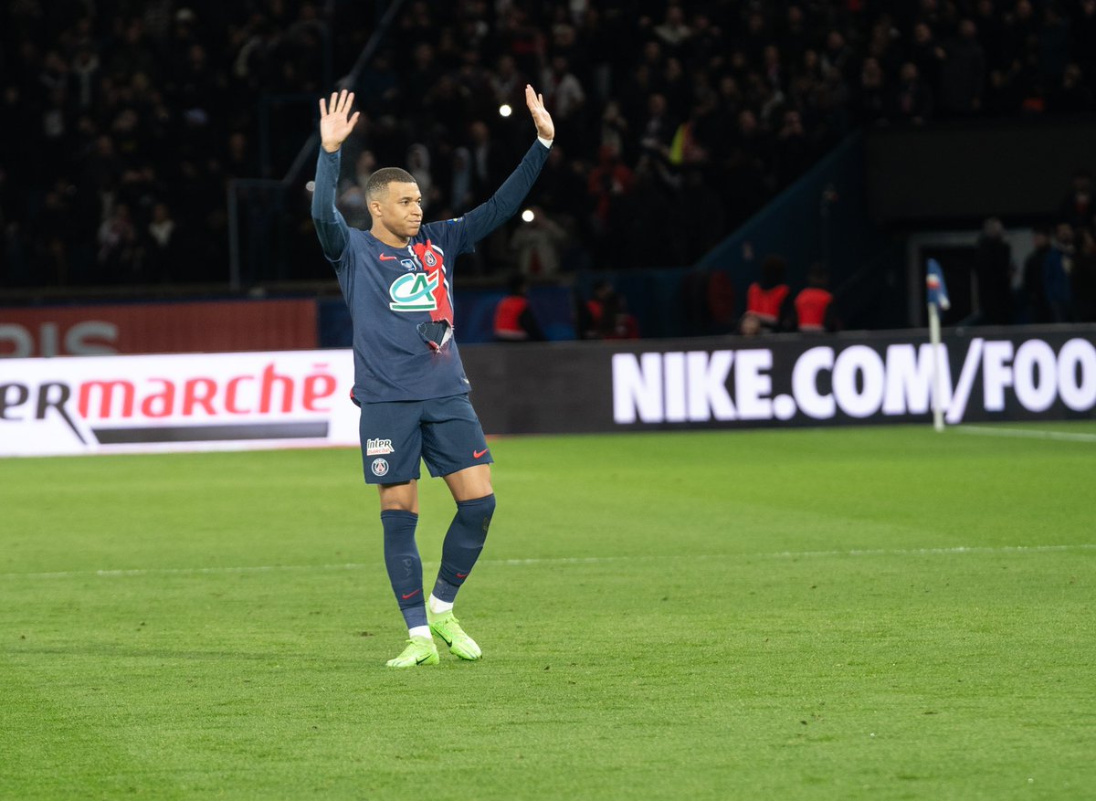 🙏🏻 Merci à @KMbappe pour tout ce qu’il a apporté au @PSG_inside ces 7 dernières années. Prochaine étape pour écrire l’histoire : ramener la @ChampionsLeague au Parc des Princes la saison prochaine ❤️💙