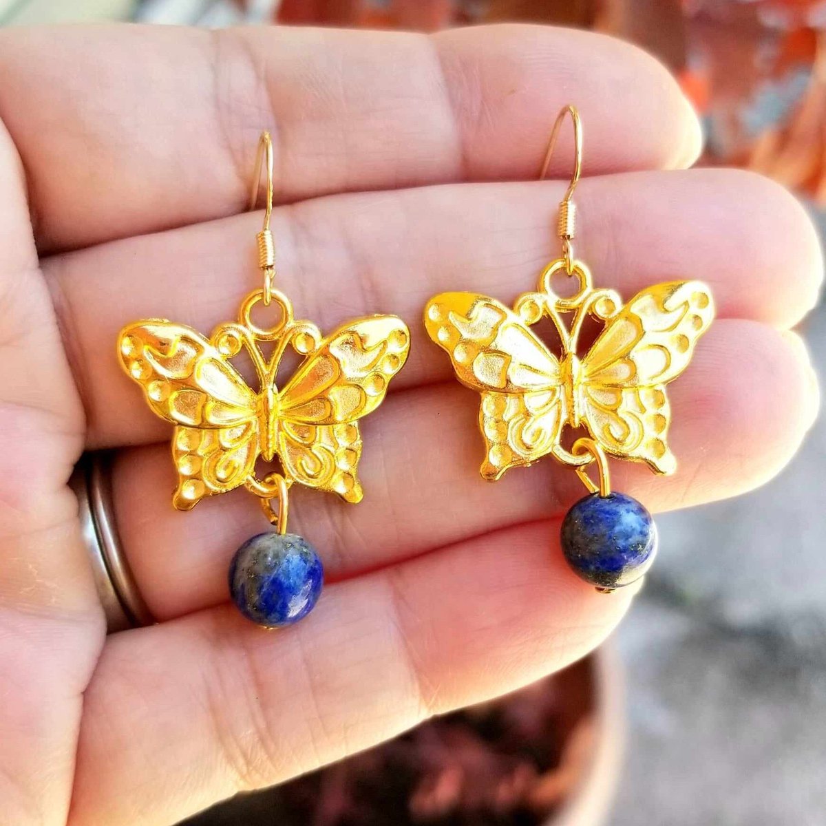 Gold Lapis Butterfly Earrings 

#jewelry #earrings #fashion #style #womensfashion #womenstyle #handmade #handmadejewelry #handmadegift #giftsforher #mothersday #mothersdaygifts #graduationgift #etsy #lapis #lapisearrings #butterfly #butterflyjewelry 

simplychicbyangela.etsy.com/listing/158474…