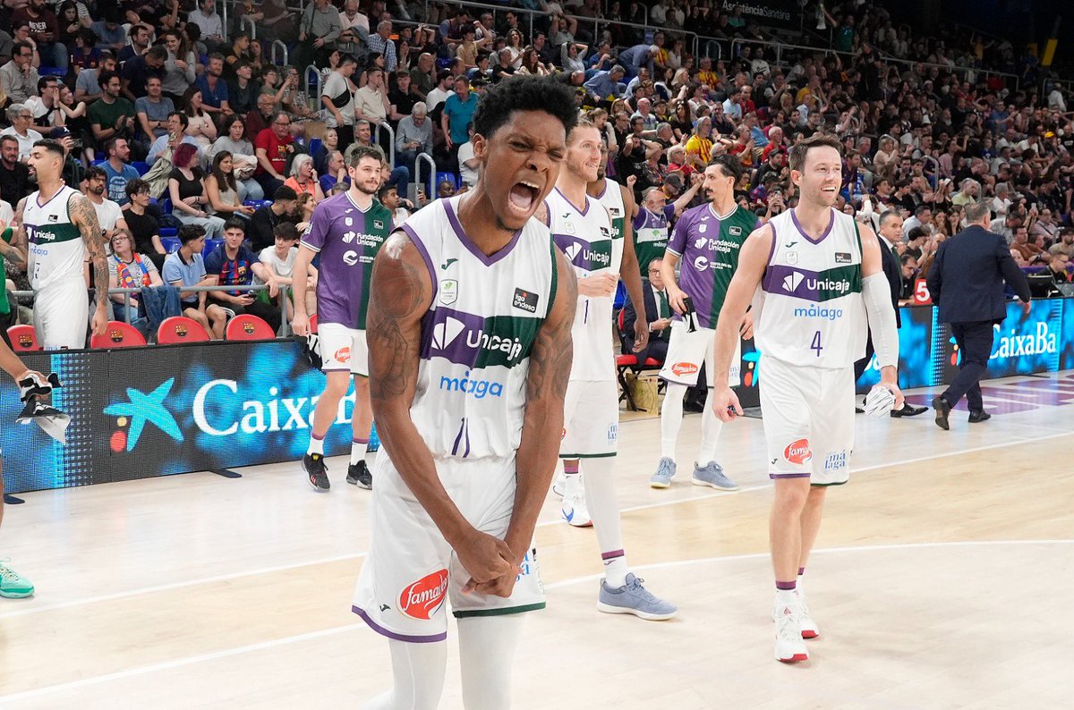 ACBCOM's tweet photo. 🚨 𝘼𝙇𝙀𝙍𝙏𝘼: @unicajaCB, 𝙉𝙐𝙀𝙑𝙊 𝙇𝙄́𝘿𝙀𝙍 𝙀𝙉 𝙇𝘼 #LigaEndesa 💚

Tras la victoria en el Palau contra el @FCBbasket y la derrota de @RMBaloncesto ante @valenciabasket, el club malagueño se hace con el liderato de la #LigaEndesa, que defenderá en la última jornada. https://t.co/ryf97kNS0t