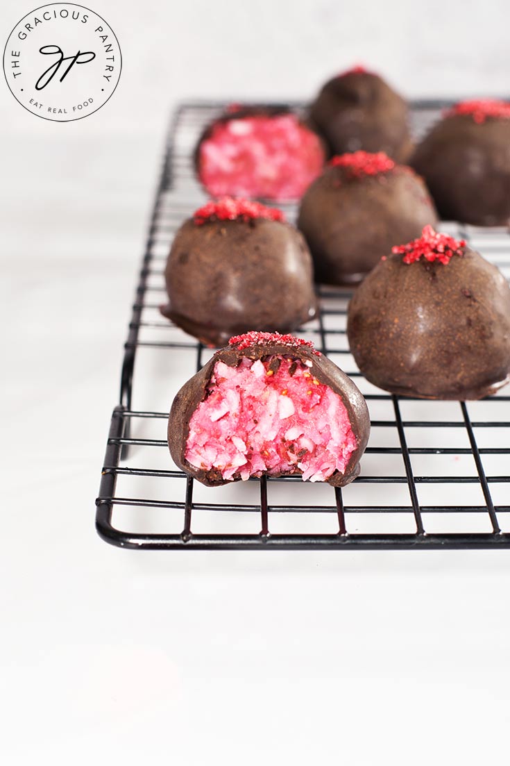 Raspberry Coconut Truffles Recipe @graciouspantry thegraciouspantry.com/raspberry-coco… #PaleoRecipes #AllergyFriendlyRecipes #ValentinesDay #toCalories #NoAddedEggs #N56D #Candy #Vegetarian #NoAddedDairy #Vegan #NoAddedGluten #Dessert