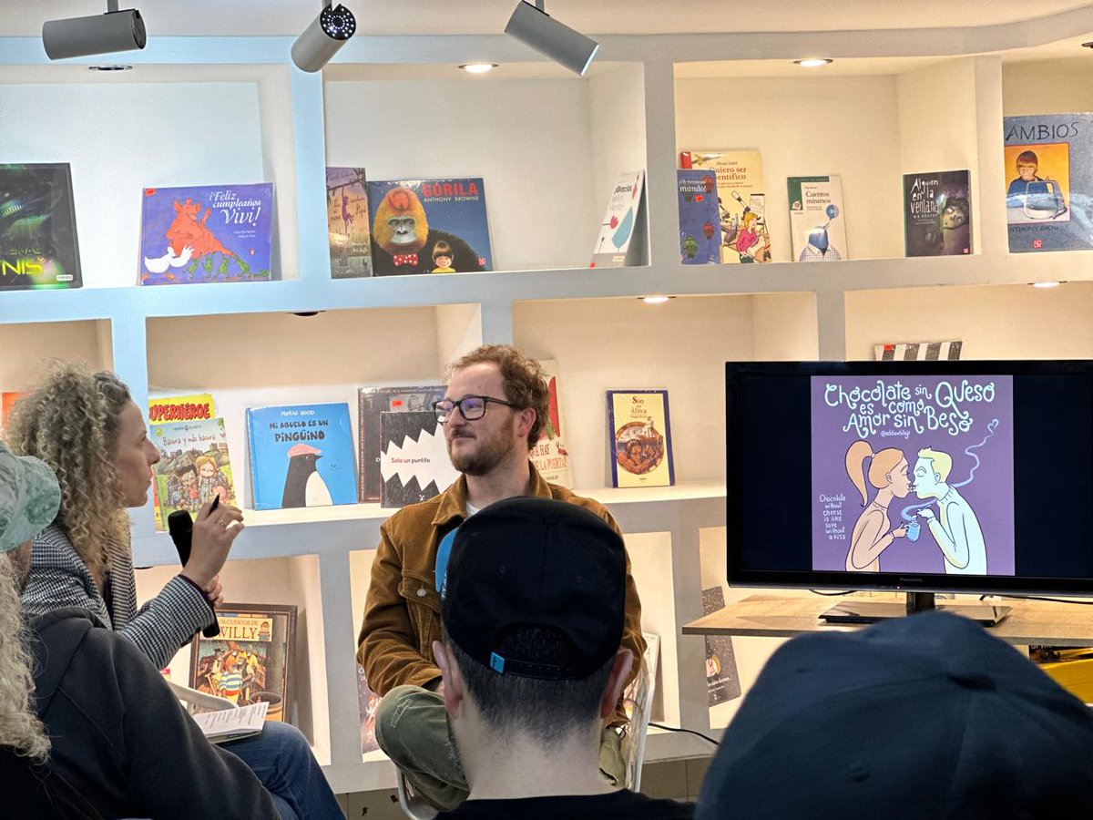 Bogota_CM's tweet photo. Ha pasado una semana y seguimos impresionados con el talento de @EddieWhiteJr y su gran sensibilidad cultural 🙂
¡Gracias Eddie, @mariannarezk, amigos de Órbita Café con Libro, @osaimagen, @FionaRecords & a nuestra comunidad por su apoyo!
#CMspicy #CMBog
📸 Mafe (StayCrafty) https://t.co/CZRqdgHprc