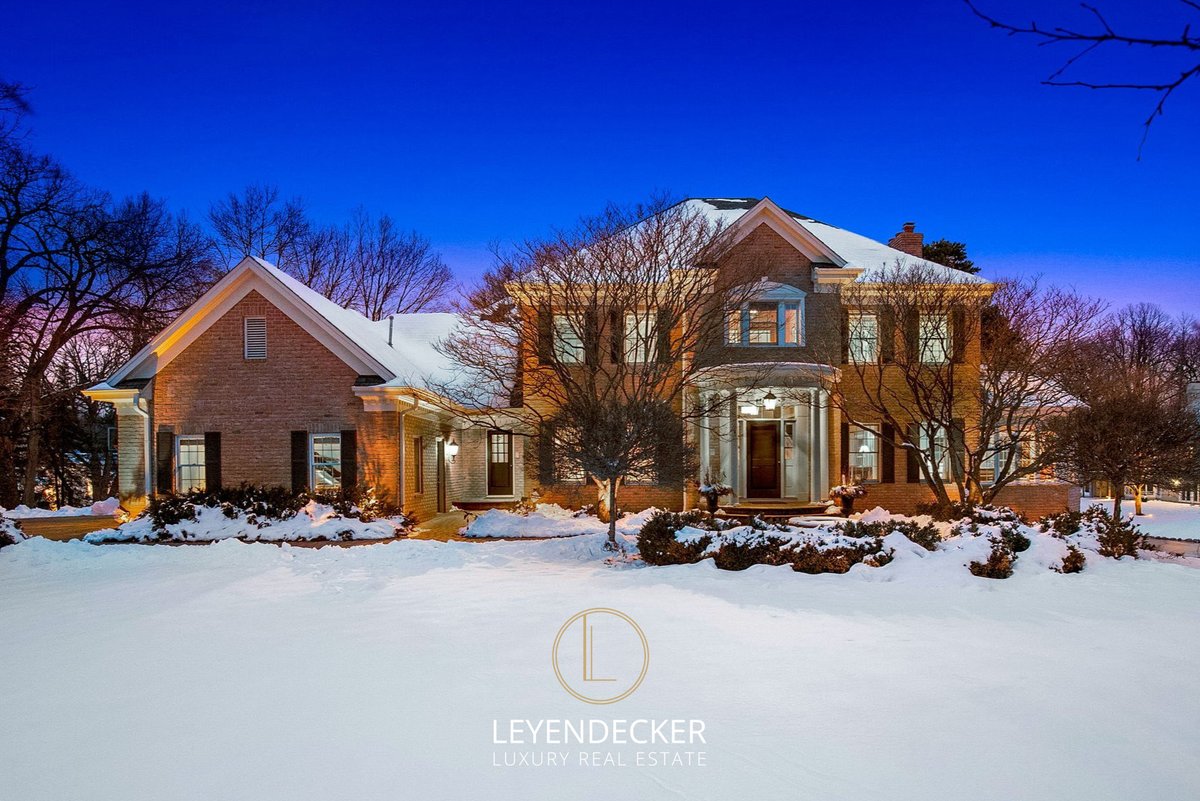 LEYENDECKERreal's tweet photo. JUST LISTED: Turn-Key, Rarely Avaliable 2-Story in Crowne Hill, Minnetonka, MN https://t.co/qsOLkAxykf https://t.co/lL0YYOnzlk