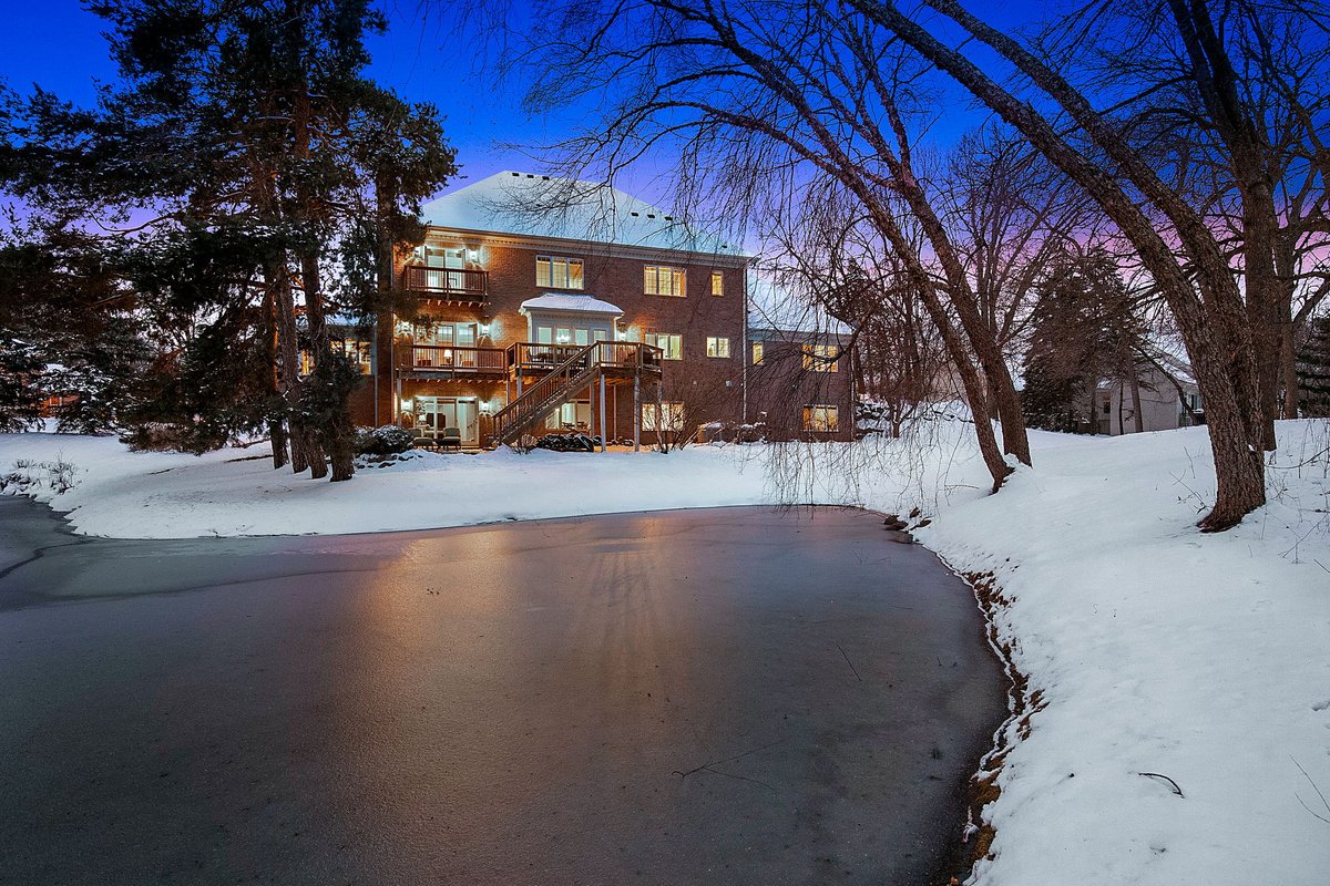 LEYENDECKERreal's tweet photo. JUST LISTED: Turn-Key, Rarely Avaliable 2-Story in Crowne Hill, Minnetonka, MN https://t.co/qsOLkAxykf https://t.co/lL0YYOnzlk