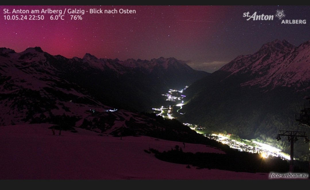 geertdepaep's tweet photo. @frankdeboosere Webcam Sankt Anton. Noorderlicht? https://t.co/AkRY9FBT7c