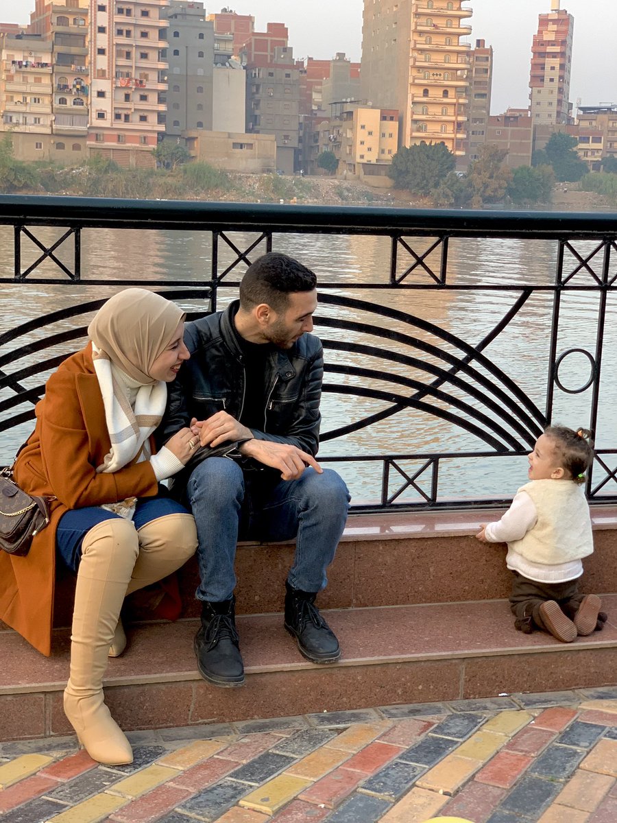 انتم متخيلين ان حياتنا اتقلبت في يوم وليله بسبب عمل خير متخيلين الغدر خلي جوزي اخد مؤبد طب انا ولولي رايحين علي فين والله
الاصعب بقي ان لسه في كدب وحورات وتخاذل
انا بقيت اكلم نفسي وبشك في صوابعي
حقيقي حسبي الله ونعم الوكيل
#الدكتور_محمد_الحناوي_بريء 
#دكتور_محمد_الحناوي_بريء