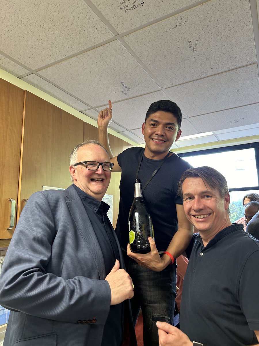 Frank_Menke's tweet image. Time for a celebration with @TheSainsburyLab with @NeftalyCM signing the traditional cork marked ceiling tile, watched with pride by @talbotlabTSL and #yourstruly.