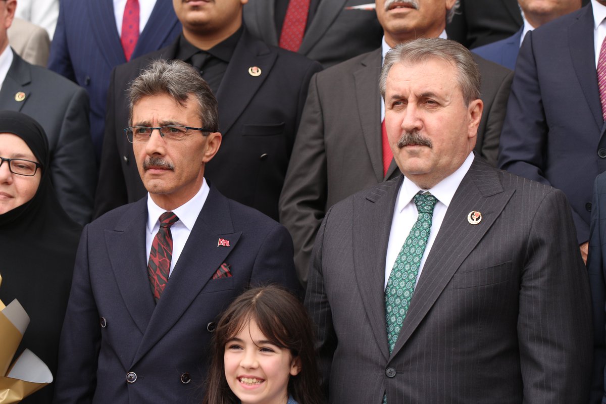 Sayın Genel Başkanımız Mustafa DESTİCİ belediyemize hayırlı olsun ziyaretlerine geldiler...

Kendilerine bu nazik ziyaretlerinden dolayı teşekkürlerimi sunarım...