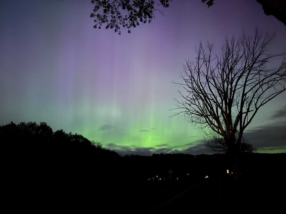 Pillars visible in Schenectady, NY!!!! #aurora