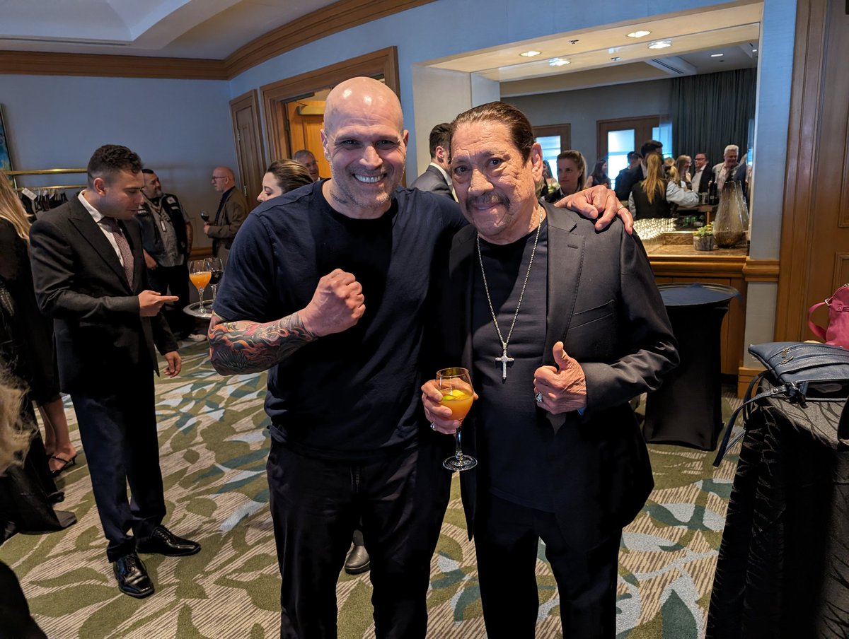 Hanging with inmate #1 the legend @officialDannyT at the @turningpointrs Recovery Gala in Vancouver 🇨🇦. Let's show everyone that recovery is possible! #wedorecover #bcpoli