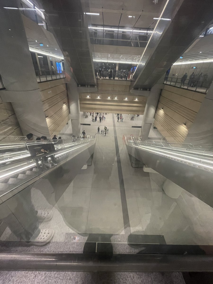 Sneak preview #Sydneymetro at the new #martinplace station. Breathtaking subterranean scale. Important connection from metro to eastern suburbs line and the new western metro to come will transform this part of the city and the daily lives of many. #publicsydney #publictransport