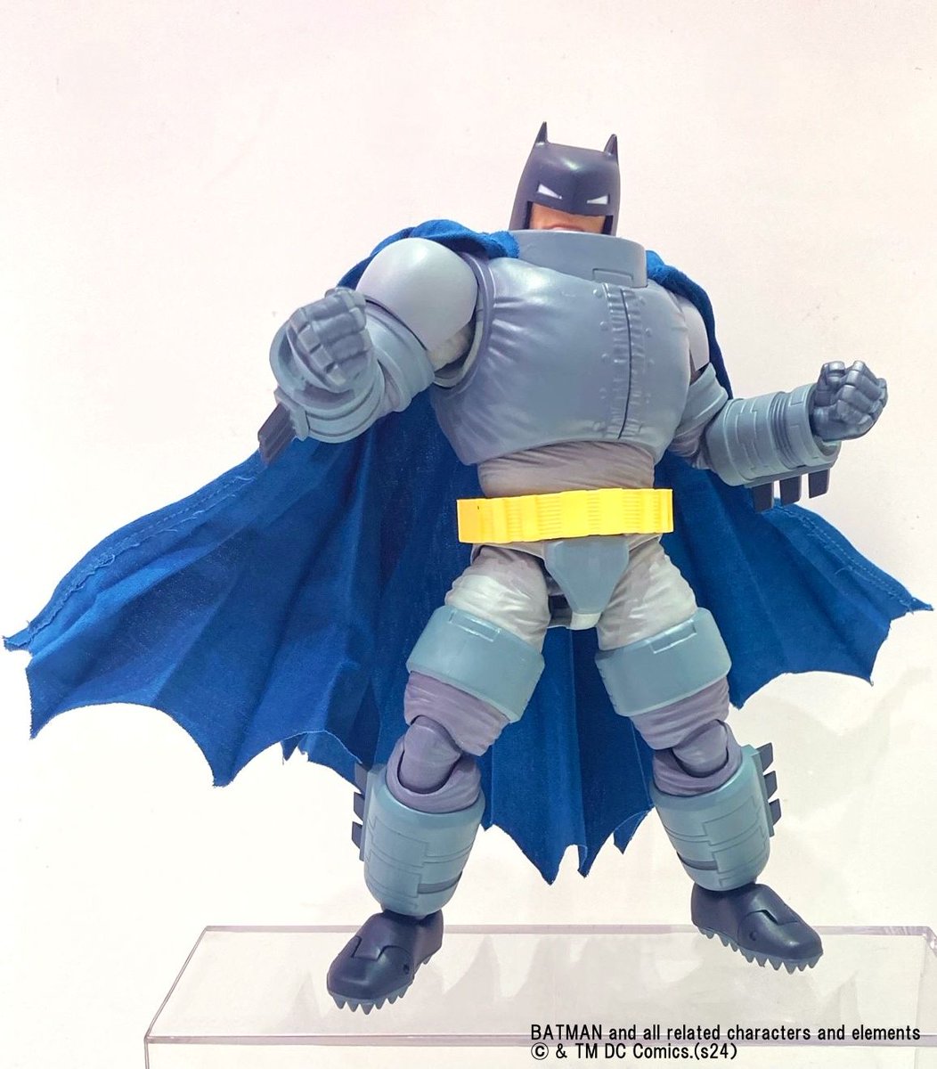 【Today's SOLAMACHI】
MAFEXから「ARMORED BATMAN（The Dark Knight Returns）」が発売中！漫画『ダークナイト リターンズ』に登場！格上の「スーパーマン」と戦うために防御力を底上げした無骨なシルエットが特徴的なアイテムになっています！
#medicomtoy #メディコムトイ #MAFEX #バットマン #DC