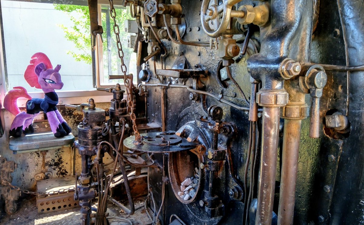 Steam locomotive driver's  seat！