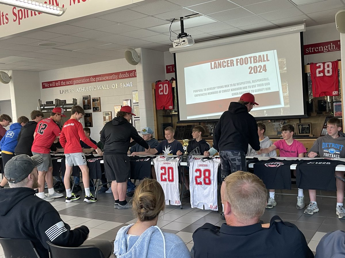 RHulse11's tweet image. Welcoming the signing class of 2028 Lancer football players! Welcome to the FAMILY! #1stLord2ndTeam