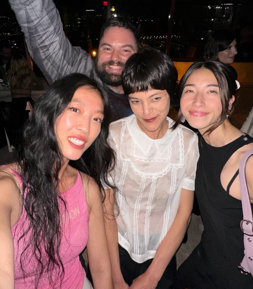 About last night at the <a href="/rhizome/">Rhizome</a> benefit…❤️

<a href="/briandroitcour/">Standard Definition</a> w/ performance issue supersquad <a href="/mindyseu/">Mindy Seu</a> <a href="/laurenleemack/">Lauren Lee McCarthy</a> &amp; <a href="/mayaonthenet/">maya man</a> 🌟