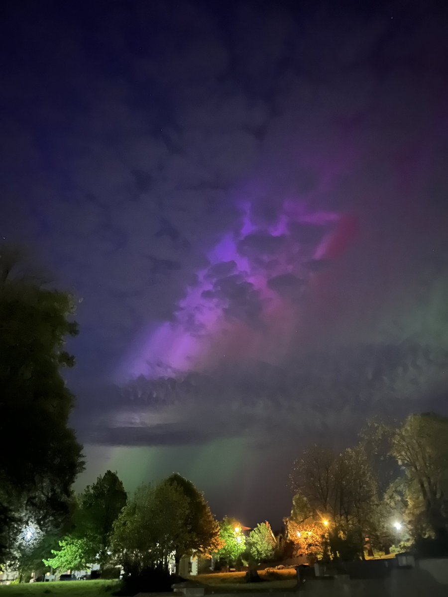 #VIRAL | 👀 En distintas regiones de Europa, reportaron la presencia de auroras boreales debido a la tormenta solar geomagnética. Aquí te dejamos unas fotografías👇🏻