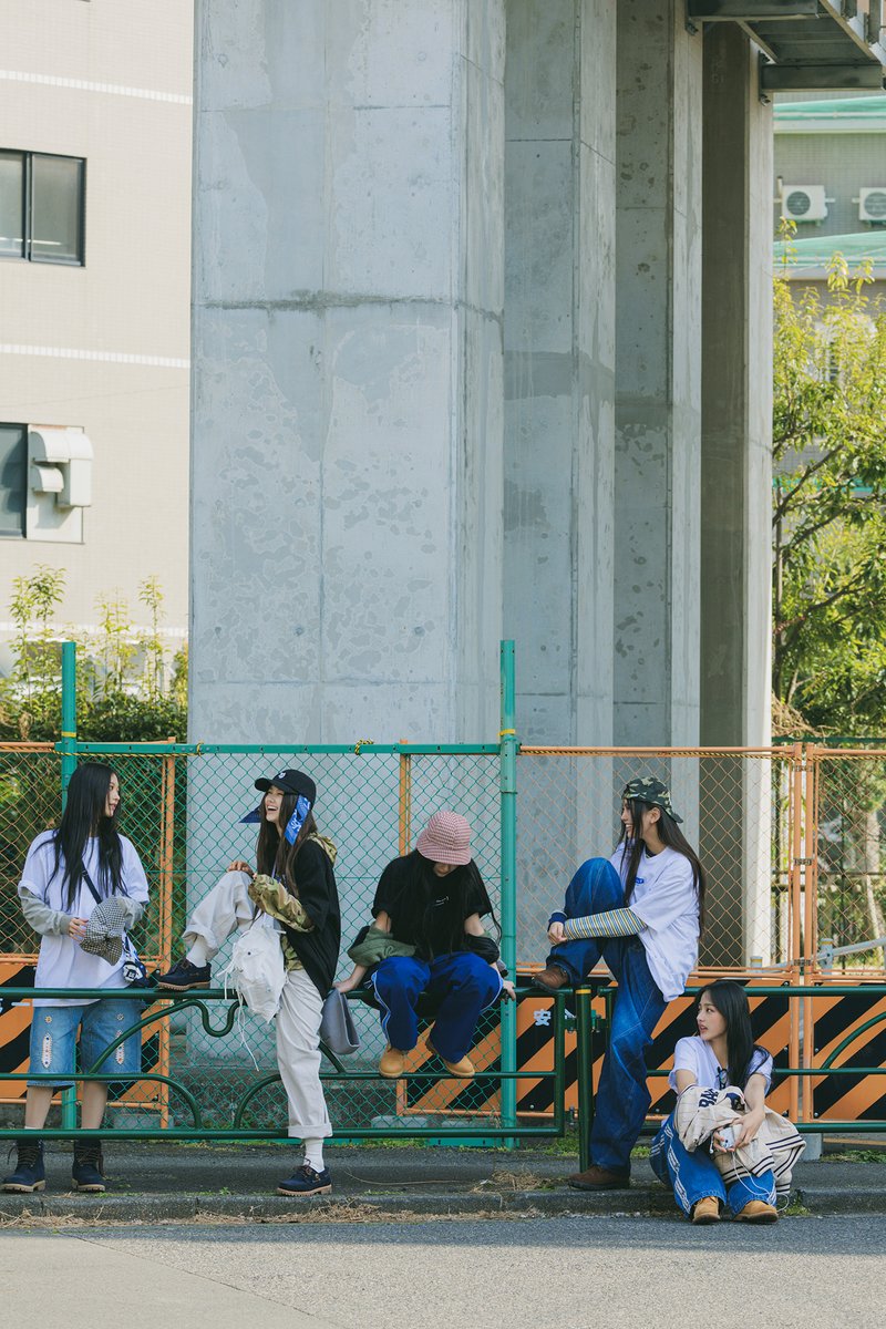 This may seem like a concept but this is just the girls and their natural charm. This is how they dress. This is how they are toward each other. This captures NewJeans to the core... your typical everyday NewJeans when the cameras are off and they're just out enjoying the day.