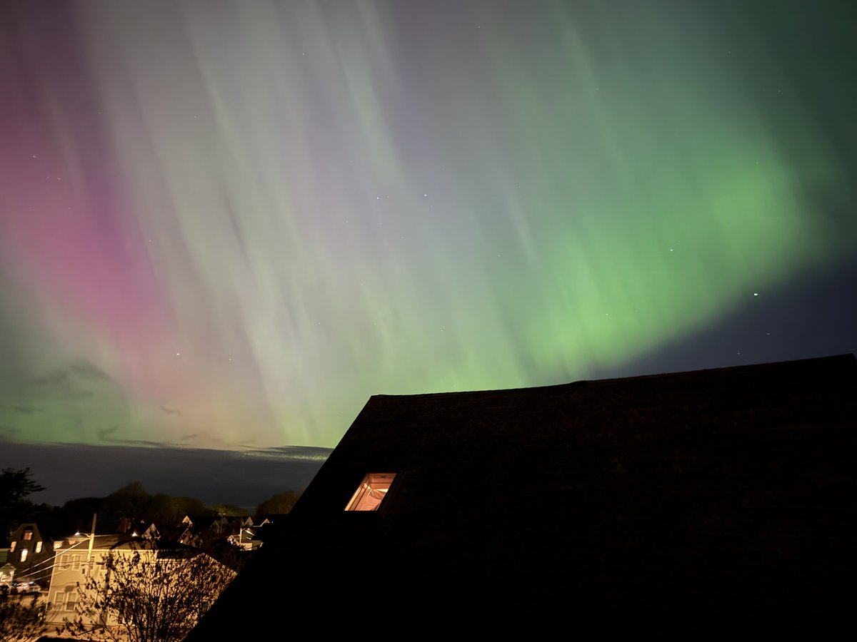 OMG. #aurora #Auroraborealis #maine @newscentermaine #biddeford
