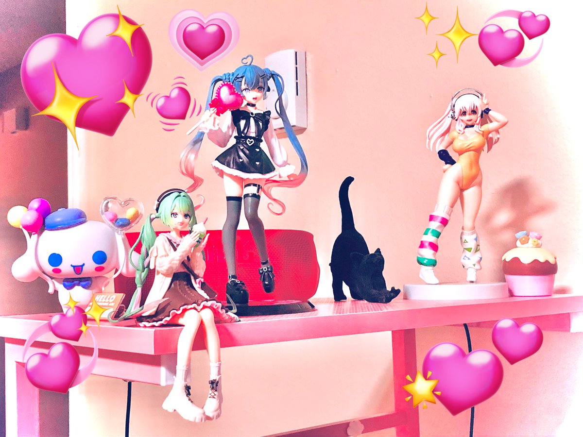 JamieVTuber's tweet photo. found out our mall has a figure store💕 desk shelf isn’t so empty anymore https://t.co/2wBTLR8vXE