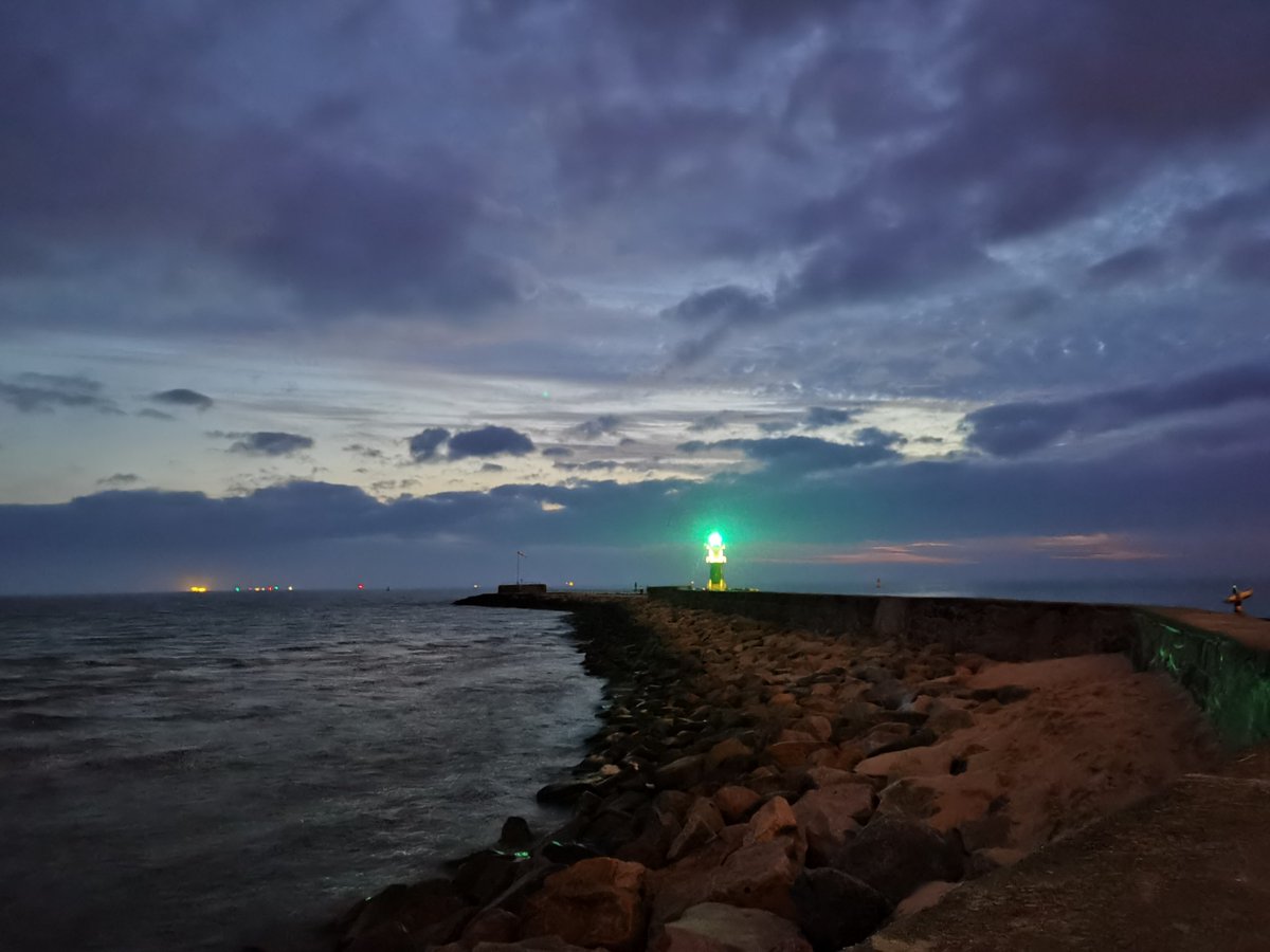 Gut: Nach 8 Stunden sind in Rostock endlich die Wolken abgezogen 

Schlecht: Die #Nordlichter auch 😑