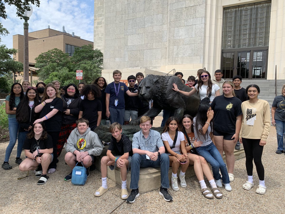 MsFloresUSHist's tweet image. Glad I got to attend Mr. Ahmadโs 7th grade PBL trip to Austin. We had the opportunity to explore the Texas Science & Natural History Museum.