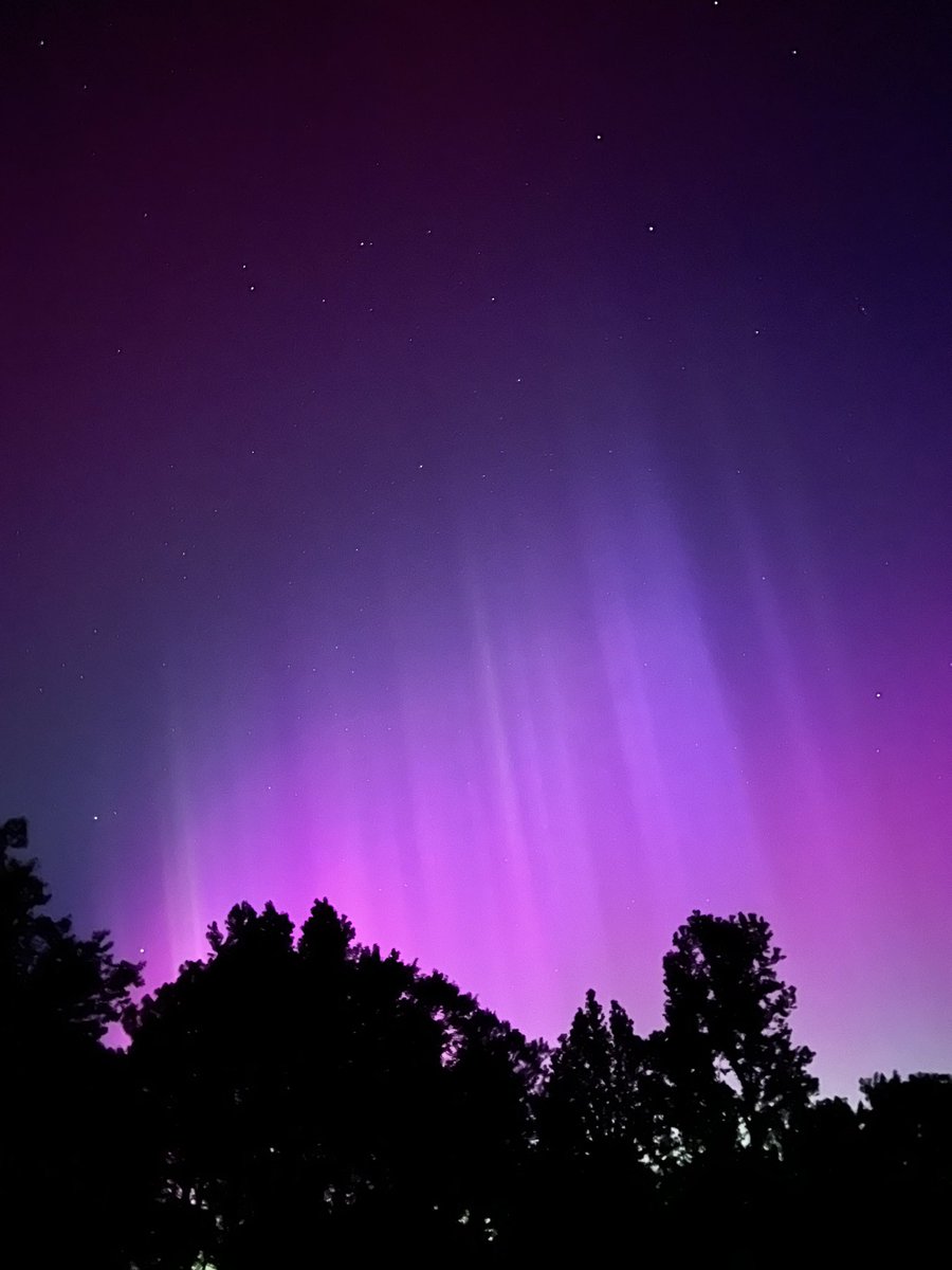 evaamintgreen's tweet photo. #NorthernLights #FortPayne #AL #LookoutMtn @spann #alwx @simpsonWVTM13 @billlockridge https://t.co/dDmj4Ce76O