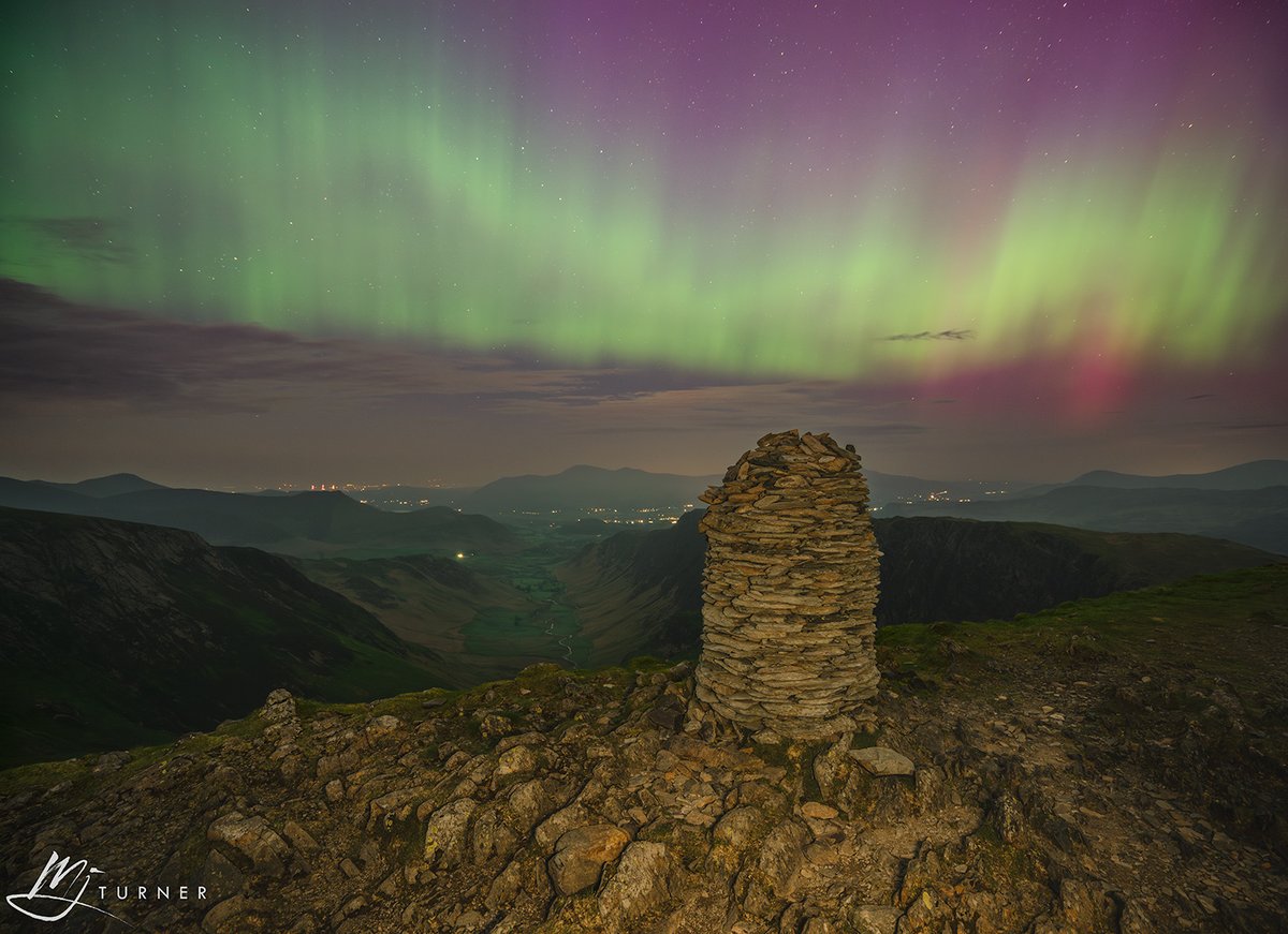 Without a doubt, last night proved to be one of the most special evenings of my whole life.  Never would I ever have thought that I'd be able to experience an Aurora Borealis display as spectacular as this on home soil; never mind in my home county of Cumbria. 
📍Dale Head summit