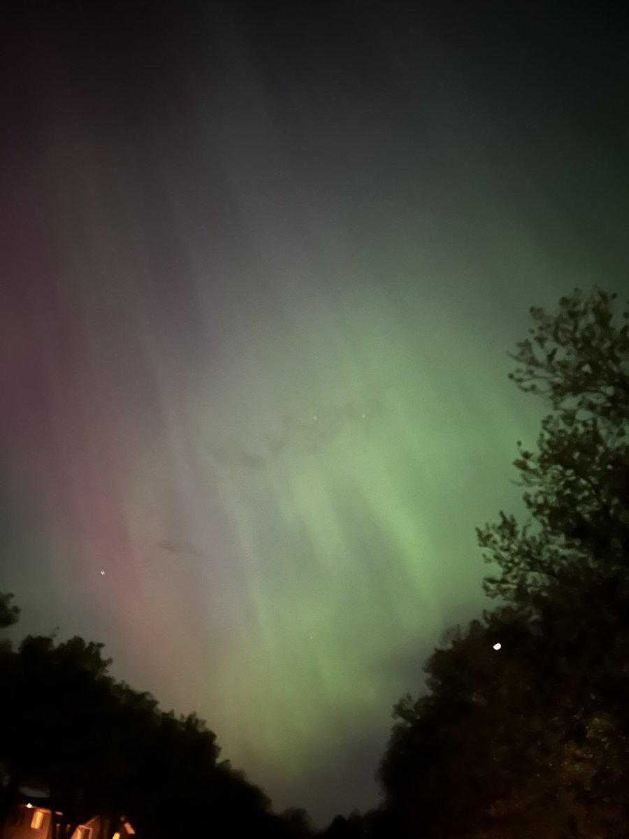 I park my car.. look up in the sky… boom…. Northern lights … my mom said this makes up for the eclipse lol #Rochester