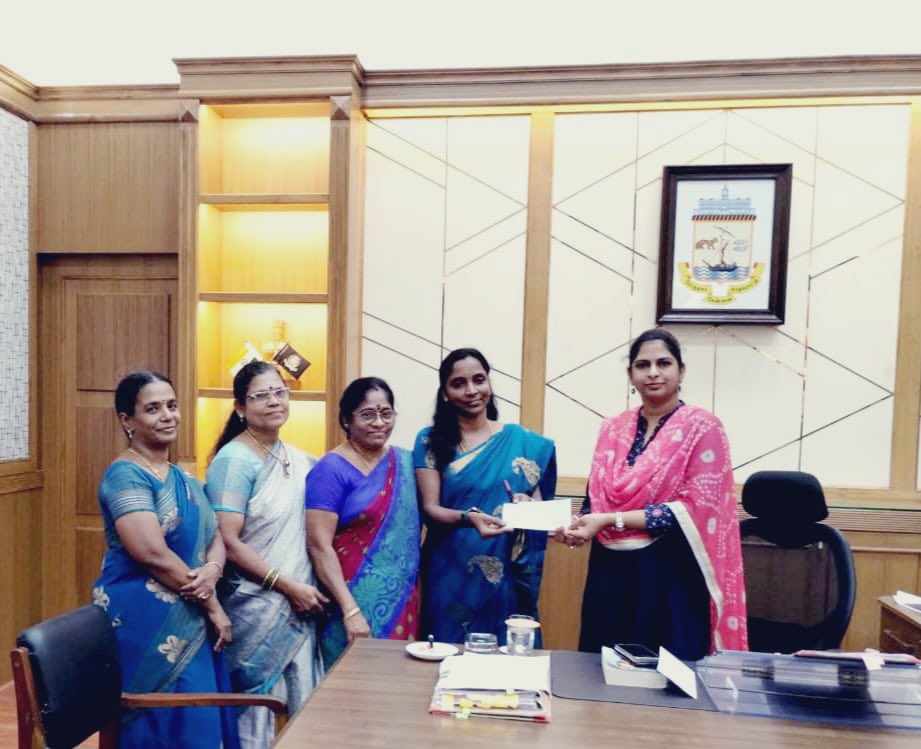 Well performing cent percent results for #Chennaischools in 10th board exams were awarded cheque worth of Rs.1 lakh each. With Faculty staff of CHS Rangarajapuram and CHS Canal Bank.