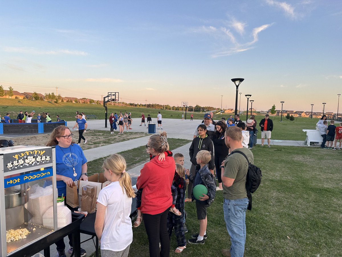 What a beautiful night to “migrate” to Anchor Pointe Elementary and watch a movie about some ducks with a couple hundred other awesome people! Thanks PTO!  It was a fun, not “fowl”, night! #anchoreducated #WeAreBPS