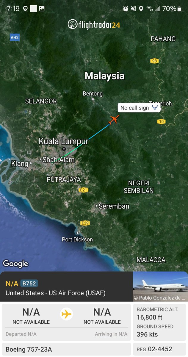 USAF C-32B Gatekeeper 02-4452 #AE0449 is departing Kuala Lumpur, tracking NE to an as-yet-unknown destination. 
@norb420 @SR_Planespotter @tillykium @JuliaHugoRachel @JANN_IIS