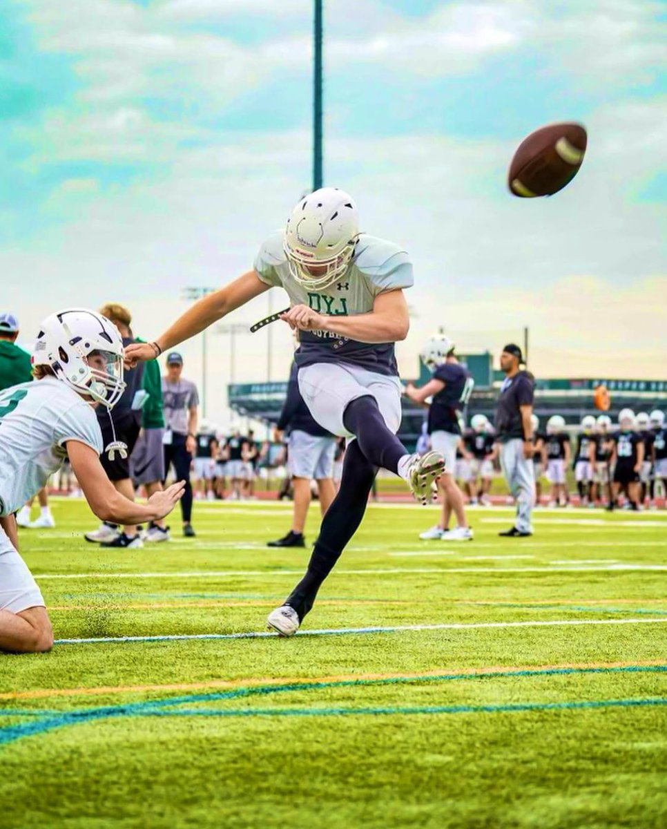 Michael Bukauskas K/P ATH C/O 26 | Spring weight room/athletic stats @ ~6’3” 185lbs : @CoachSteamroll @CoachCPetersen @Coach_Hill2 @dlemons59 @cobyrichards15 @Coach_Moore5 Power clean - 250lbs Squat - 365lbs Bench - 245lbs 40yd - 4.55 sec Standing Vert - 34.6 in