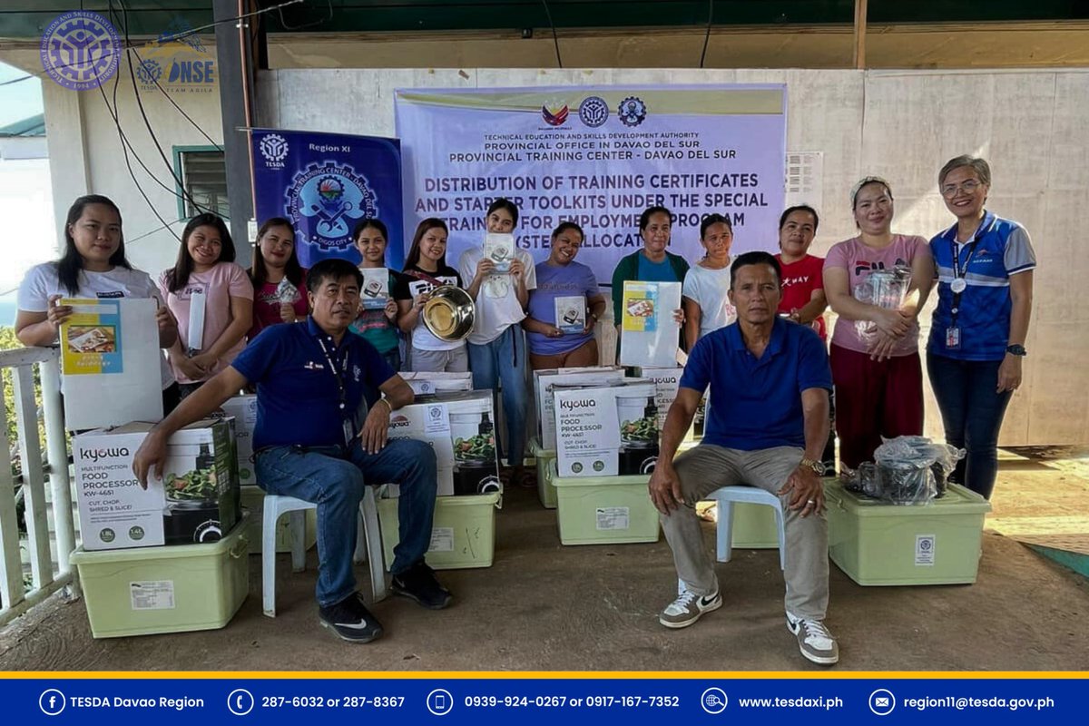 Ipinamahagi ng Provincial Training Center Davao del Sur ang starter toolkits ng mahigit 33 na benepisyaryo na sumailalim sa pagsasanay sa iba't ibang kwalipikasyon sa ilalim ng Special Training for Employment Program (STEP). #ToolkitsParaSaKita #SaTESDALingapAyMaaasahan