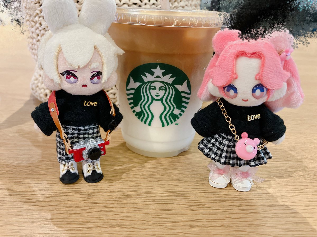 #ぷにクロ でお迎えした念願のひつじさん（@nui_sheep ）のお洋服🥰💕
2人に着てもらったけど、本当に可愛い😭💕
柊夜くんのお靴は花とスイーツ様からお迎えしました！✨

ペアコーデセット：@PECORA_nui 様
🤍👞：@hanatosweets 様
🤍📷：@shino_clo 様
🩷🐻：@pnmosky ちゃん

#ぷにみお