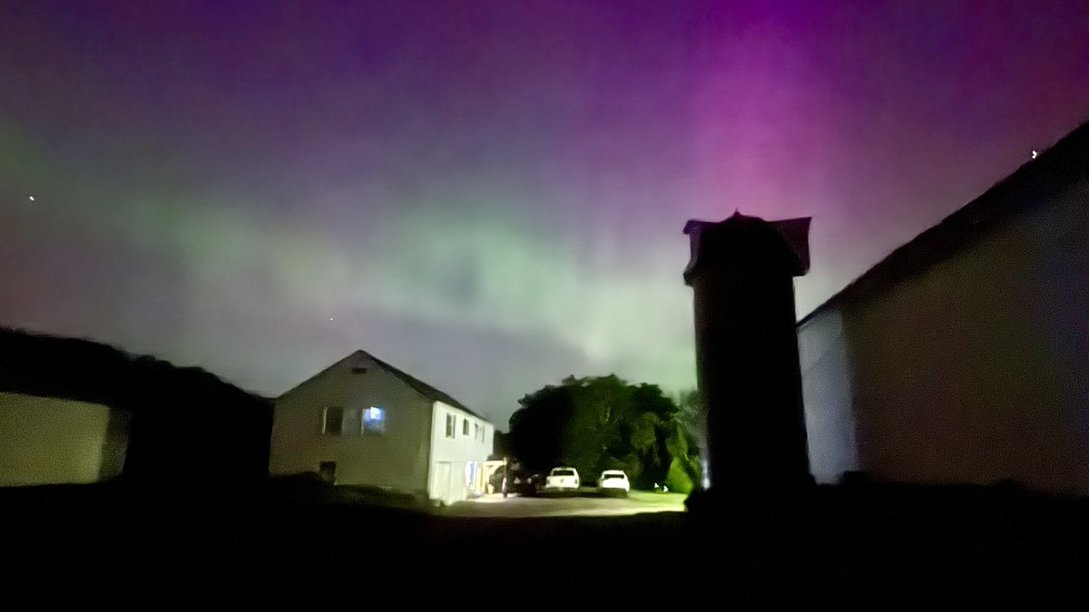 SO COOL! Check out the northern lights tonight. cbsnews.com/pittsburgh/new…