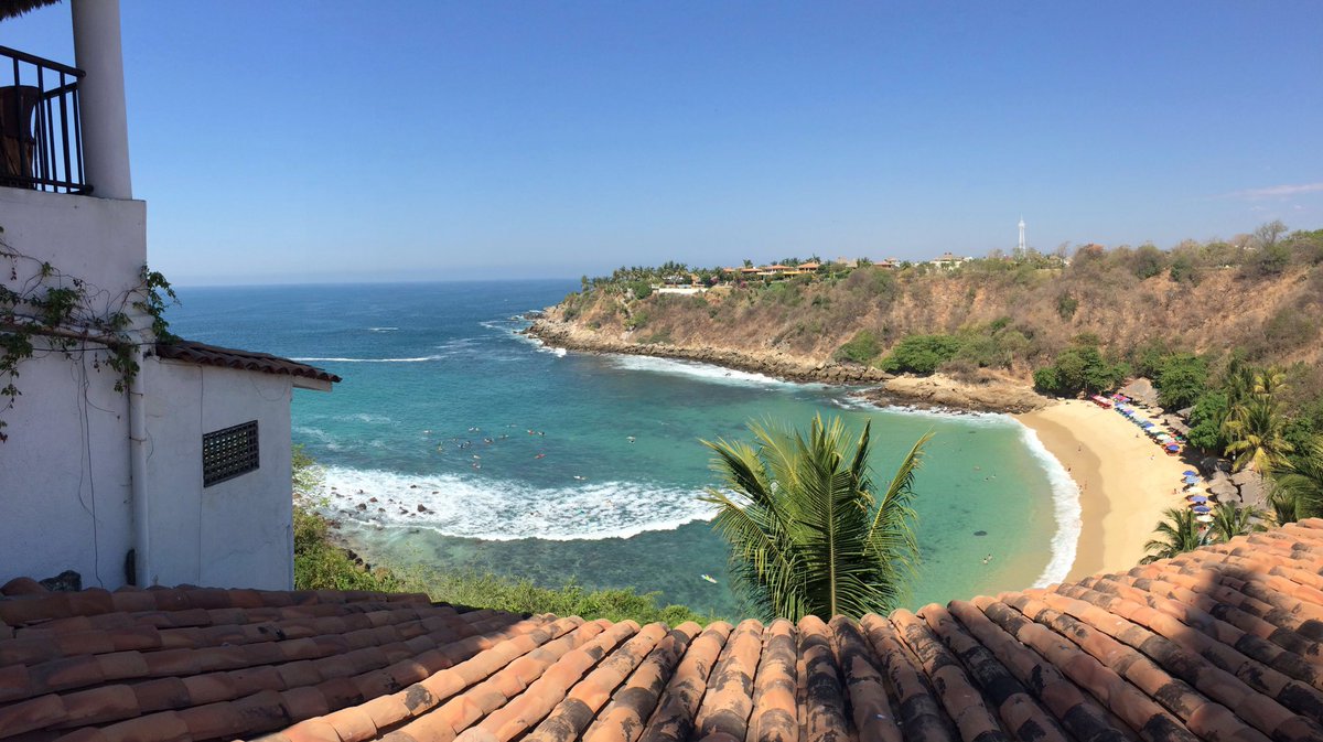 Playa Carrizalillo en Puerto Escondido, México 🇲🇽 en el año 2017. #alldaytraveling #amoviajar #aroundtheworld #beautifuldestinations #placestogo #igglobalclub #greatphoto #playacarrizalillo #puertoescondido #mexico