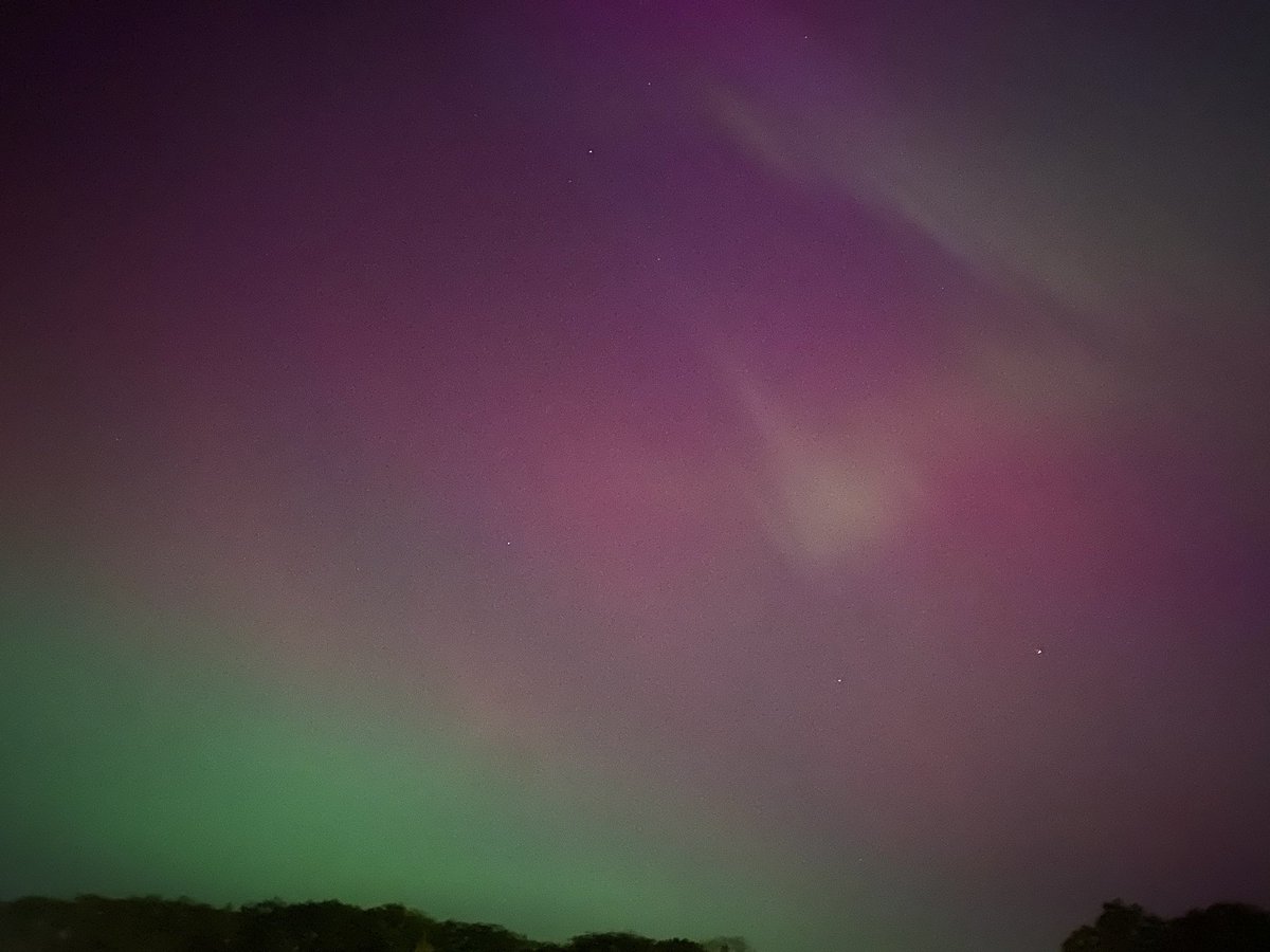 con___ye's tweet image. I can’t believe we got a total solar eclipse and the northern lights a month from each other