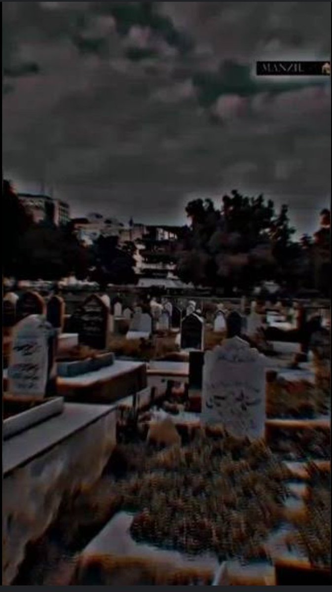 قبرستان یعنی 'شہرِ محبت' جہاں قدم قدم پر کسی نہ کسی کی محبت دفن!! 🍂