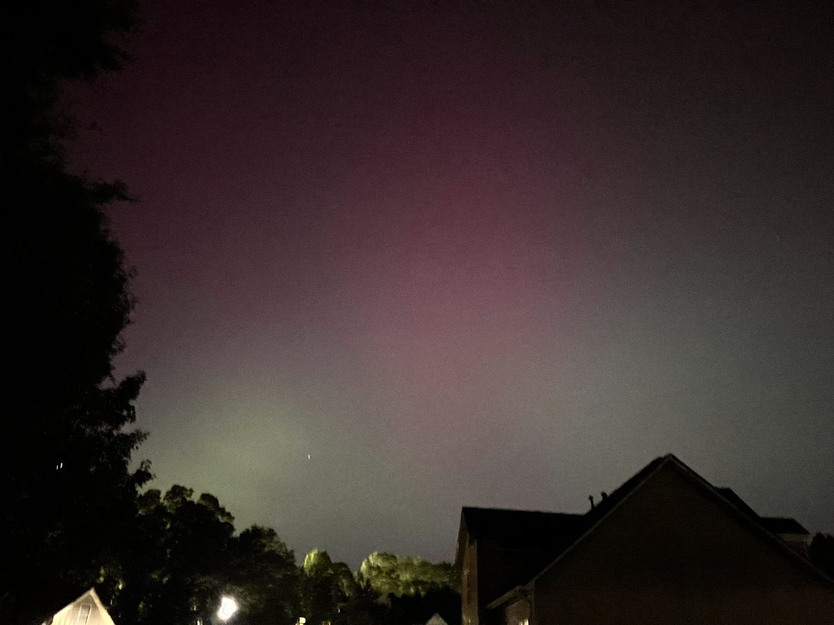 Never thought I’d see an aurora down here in SW Atlanta! Amazing. Very subtle to the eye, however, the camera picks it up very clear! #Auroraborealis