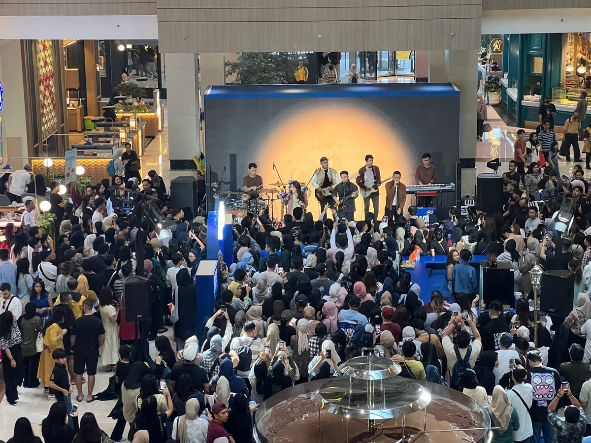 Acara Pocky ada Hivi ngga perlu diraguin lagi seh~~ pecah!!! #hivi #kokas #kotakasablanka