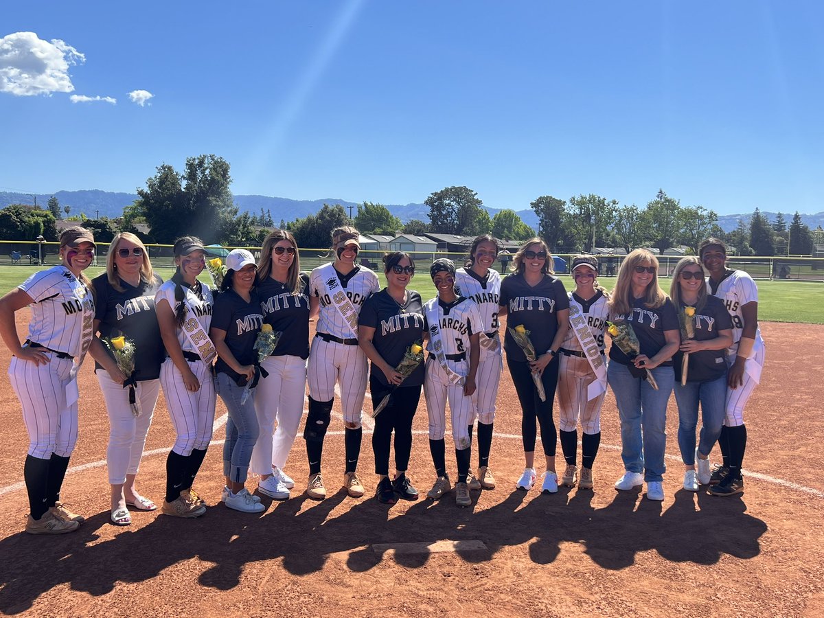 We’d like to express our gratitude to our seniors and their families for choosing Mitty Softball as their home the past 4 years. We are so lucky to have amazing players and parents come through this program! 💛🖤