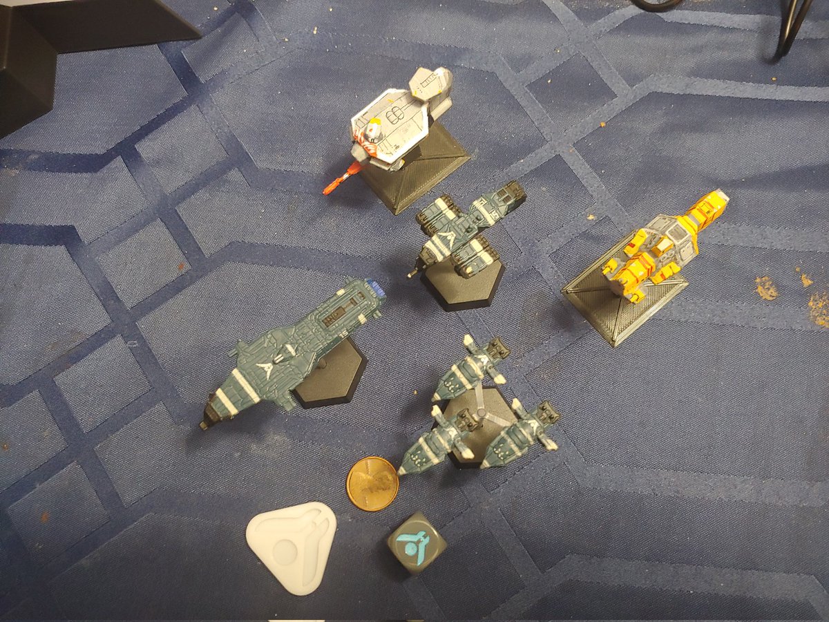 Norsehound's tweet image. Finally got it open to see.

Perhaps the most infuriating thing about the CE is how easily it shows us how Homeworld models look good, painted, in gaming scale.

Why the hell doesn't #Homeworld have a miniatures battle game in its inventory?!