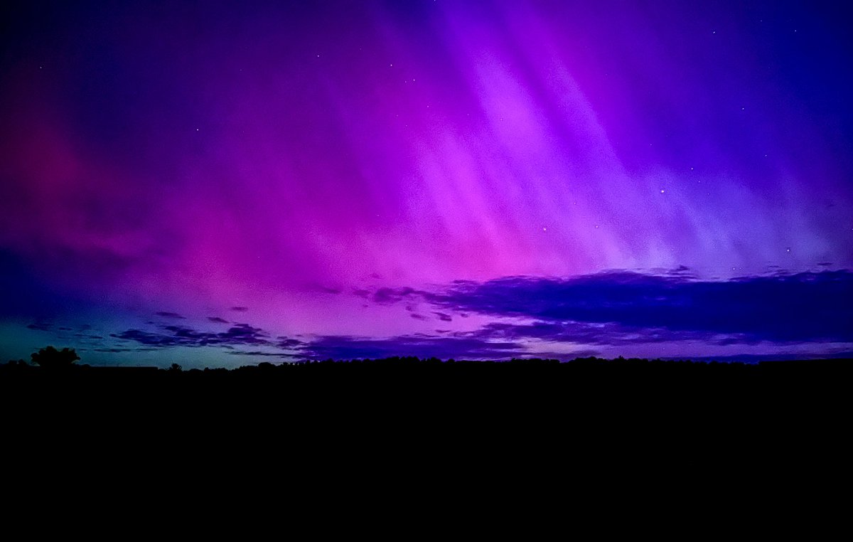 rgfovell's tweet photo. First #aurora ever. https://t.co/e4KSYDkAK1