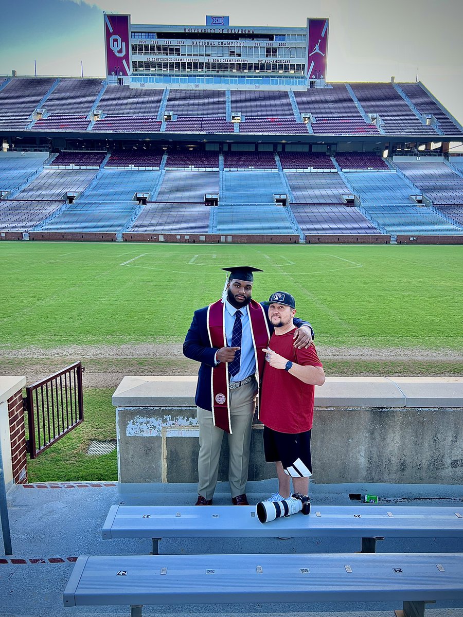 Awesome opportunity w/ @sears_davon this evening! Can’t wait to watch you ball out this season 96, and CONGRATS on graduating! 😎 #boomer