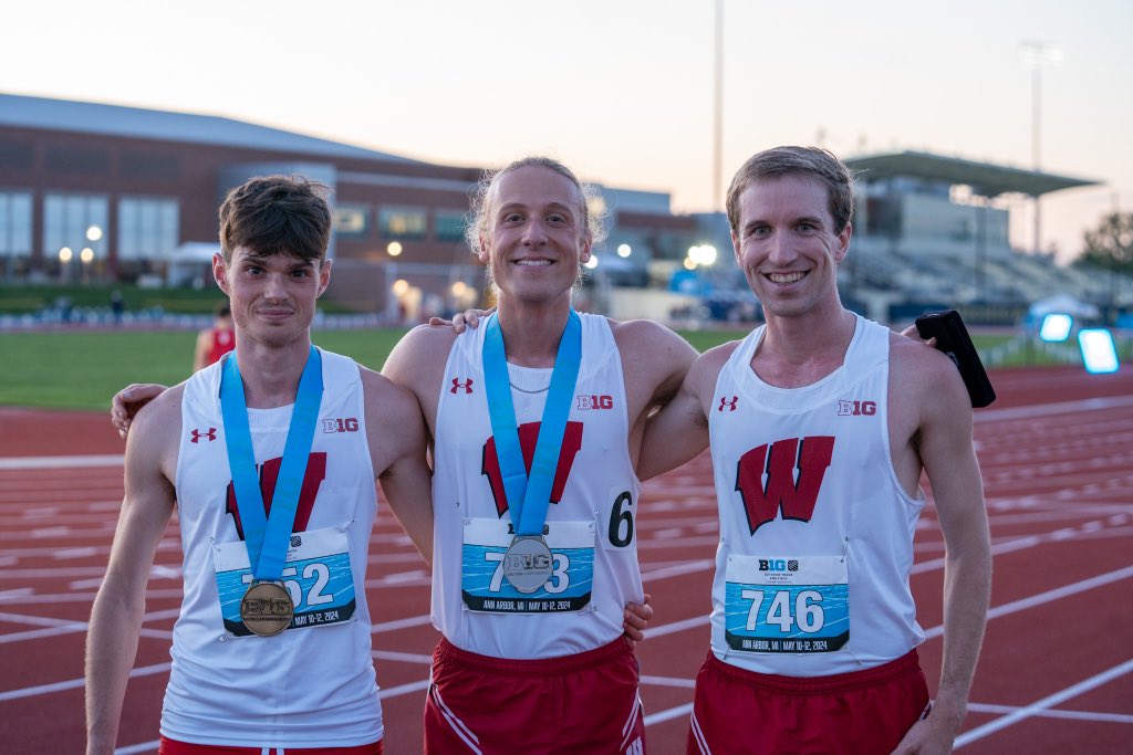 Johnny Livingstone runs strong and earns a bronze medal in the 10,000 meters! 

The freshman making a statement in his first collegiate 10k 😮‍💨

#OnWisconsin || #Badgers