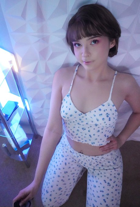 Taking calls all night in my pj's but cosplay and outfit requests are available msg me 😈💕 https://t.<a href="/tag/mvsales"class="tags"><span>#mvsales</span></a>