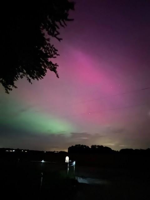 From my engineer in eastern Delaware county, near the reservoir Friday night. The #NorthernLights are glowing over the Hoosier state! #INwx