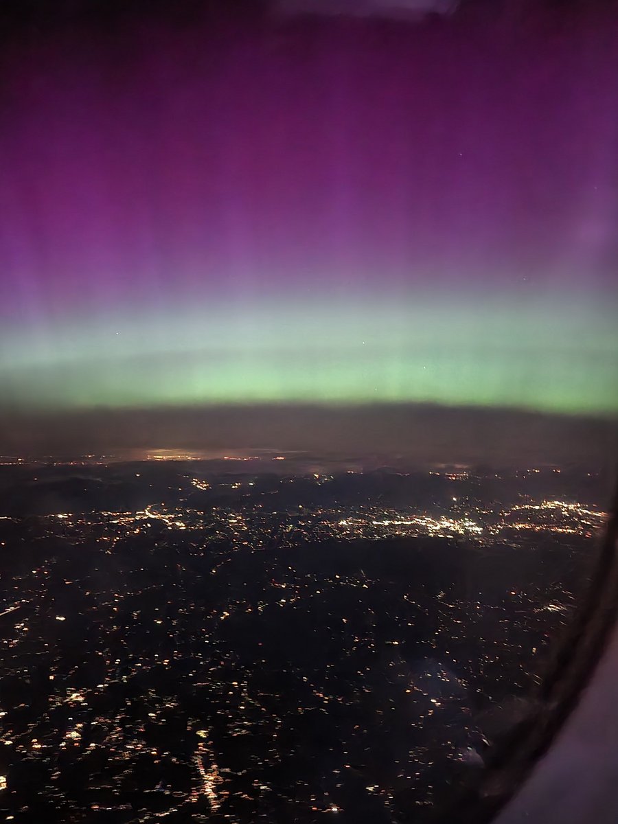 The most beautiful thing I've ever seen. Over North Carolina on DL1476, the Captain made a PA letting everyone onboard know to look outside! @Delta