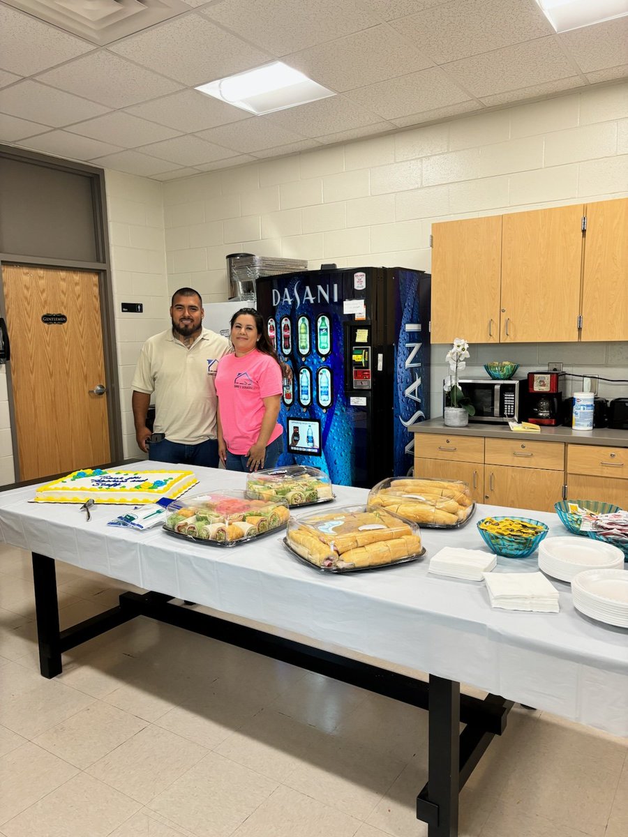 Day 5.. A delicious lunch provided by one of our parents... Mr. & Mrs. Hernandez. Also, a break is oh so nice when you chill with some ice! Thank you, Administration Team, for a WONDERFUL Teacher's Appreciation Week!@APSHutchinson @apsupdate @drkalag @MJStJoy @ShaleeceLong