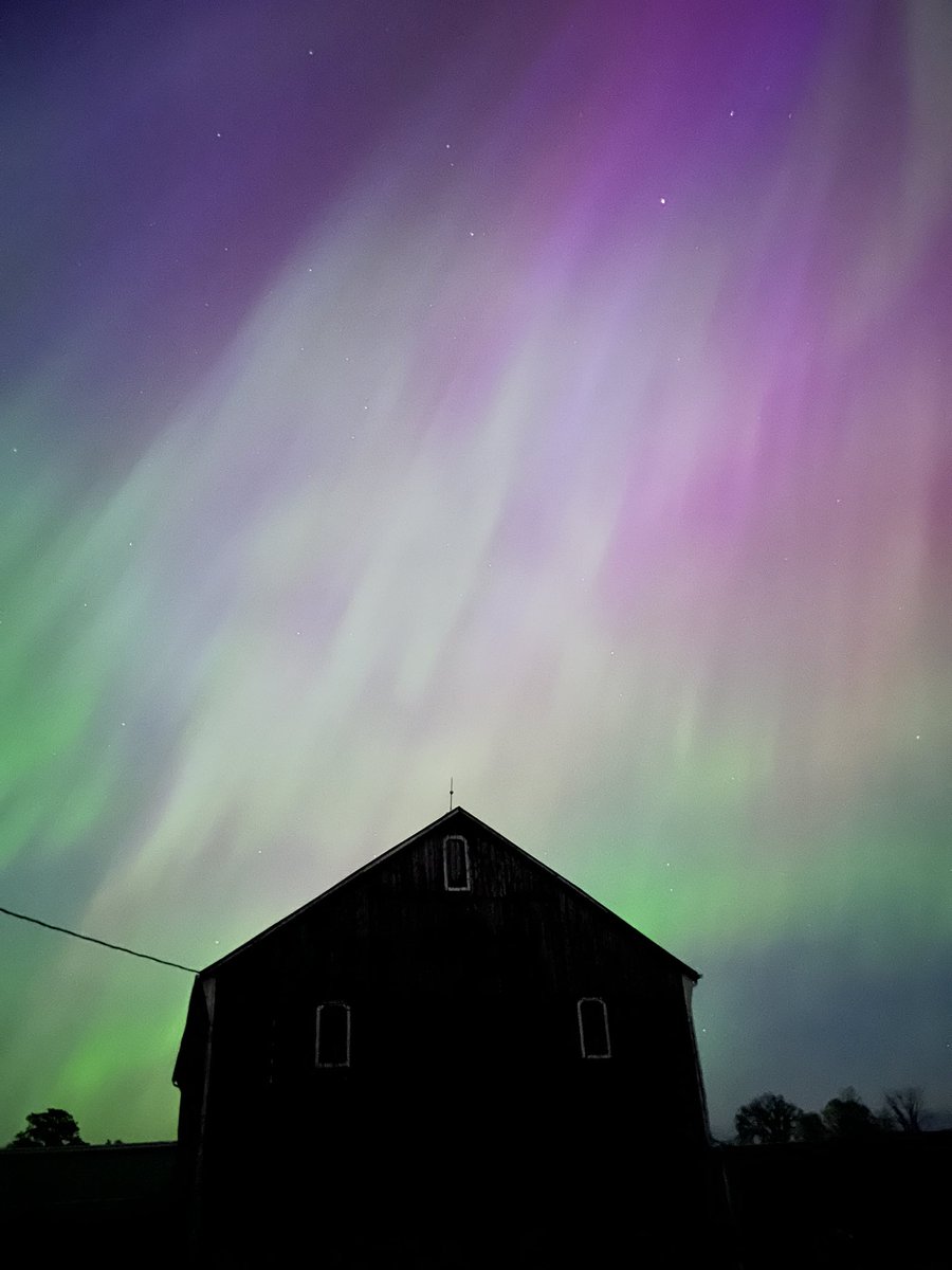 And a few more from the farm #NorthernLights #Auroraborealis #solarstorm